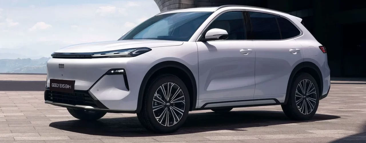 Изображение нового гибридного кроссовера Geely EX5 EM-i