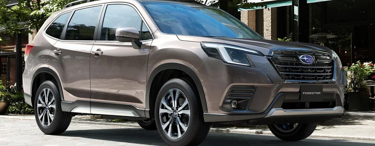 Subaru Forester на дороге