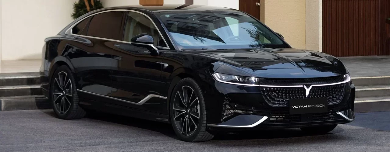 Премиальный гибридный седан Voyah Passion EVR
