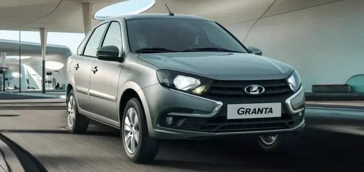 LADA Granta на городском фоне